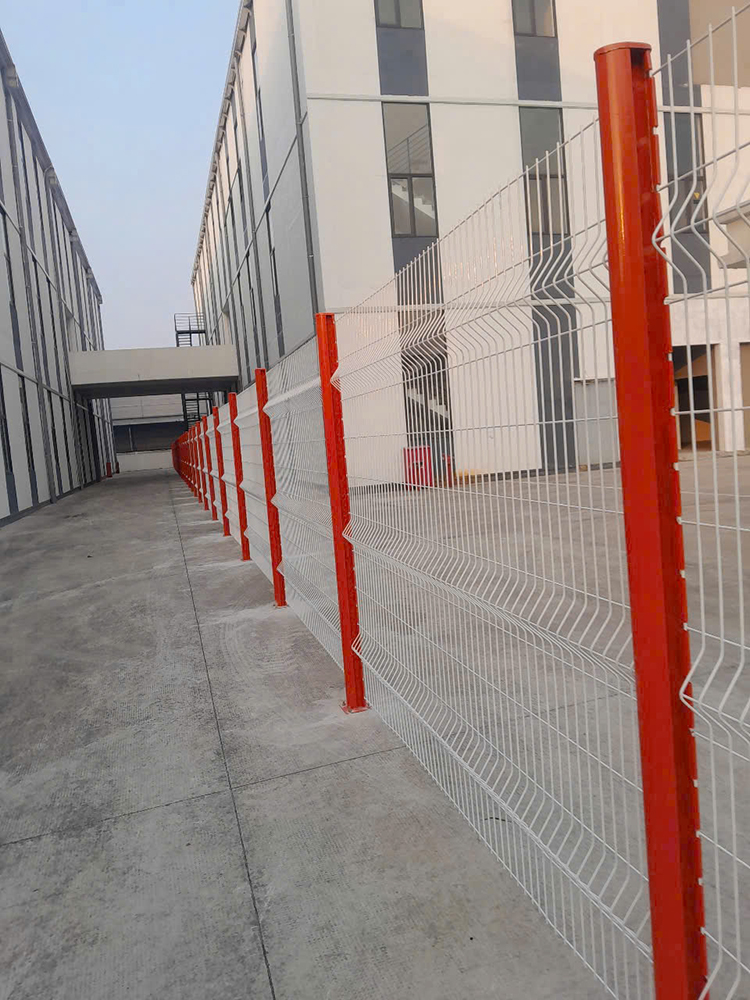 Hàng rào cột trái đào